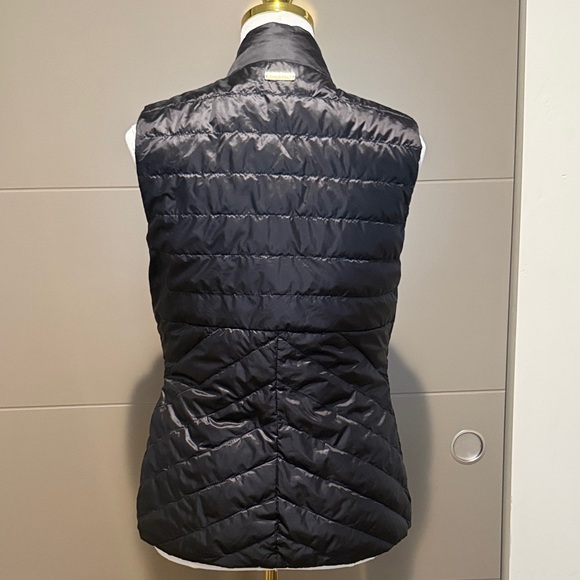 Reversible Floral and Zebra Print Puffer Vest - Picture 3 of 6